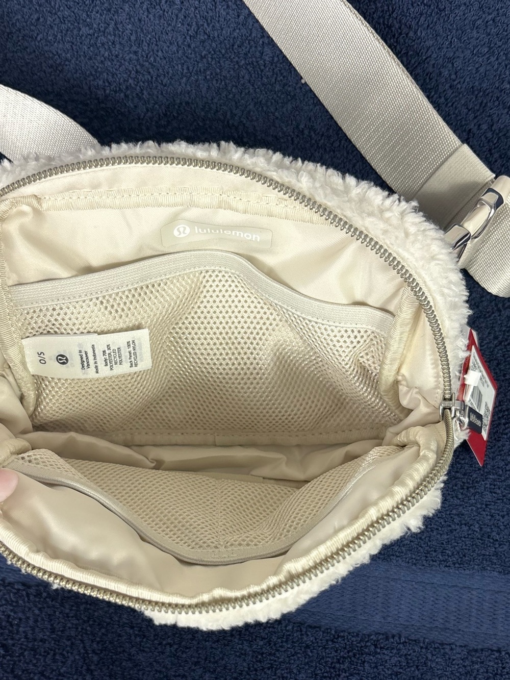 lululemon Lunar New Year
Everywhere Belt Bag
*Fleece (1 L) in Rabbit - Picture 6 of 6